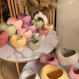 Vaso a forma di cuore rigato grande